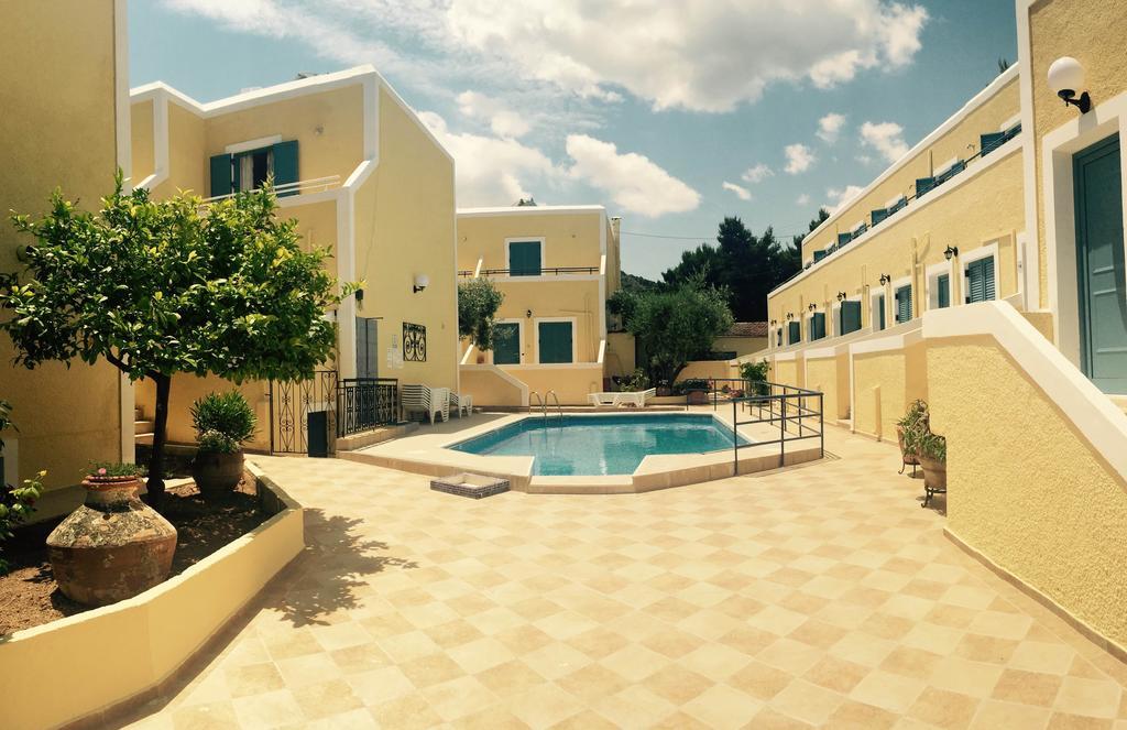 Esperides Maisonettes Agia Marina  Exterior photo
