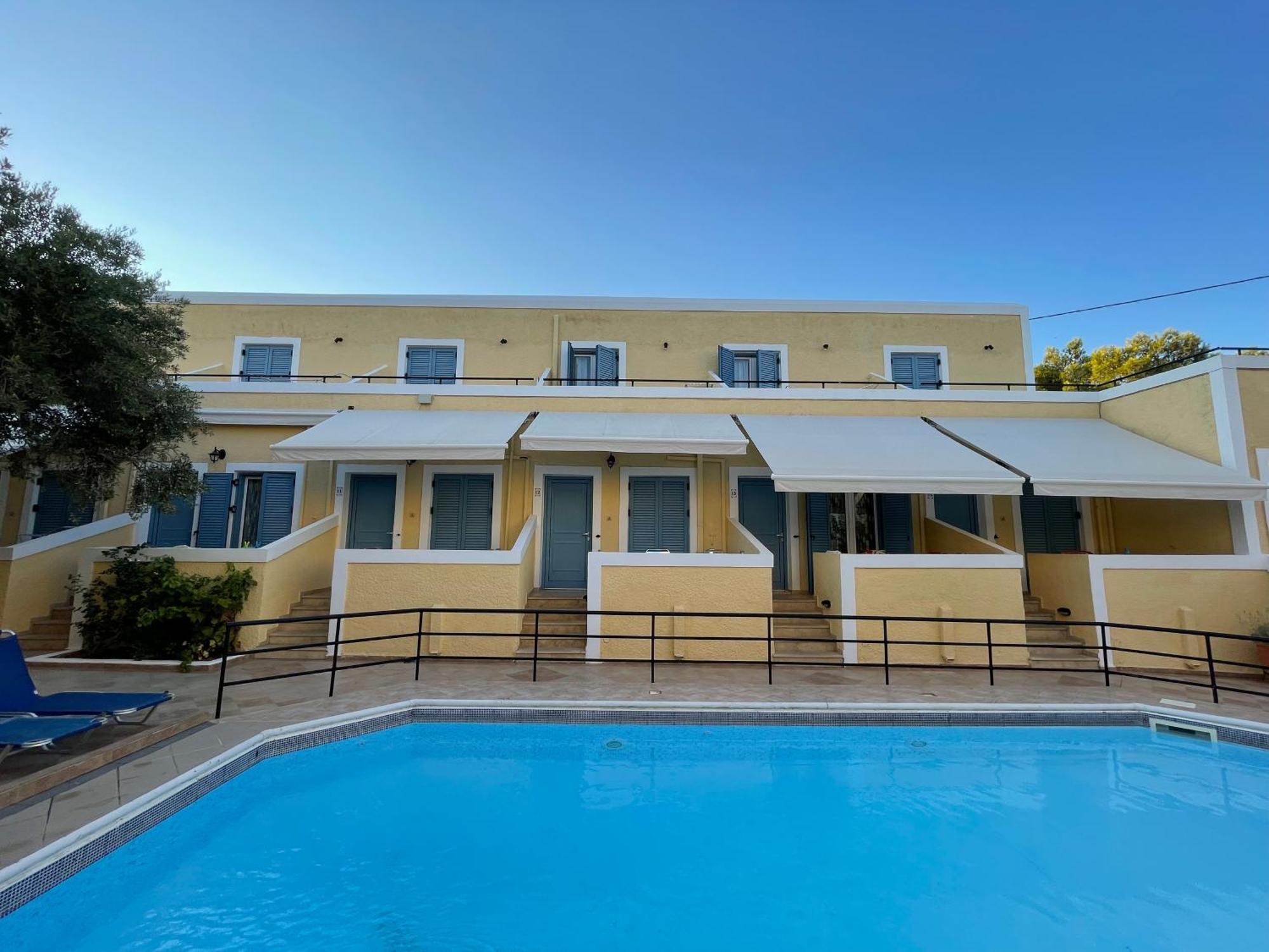Esperides Maisonettes Agia Marina  Exterior photo