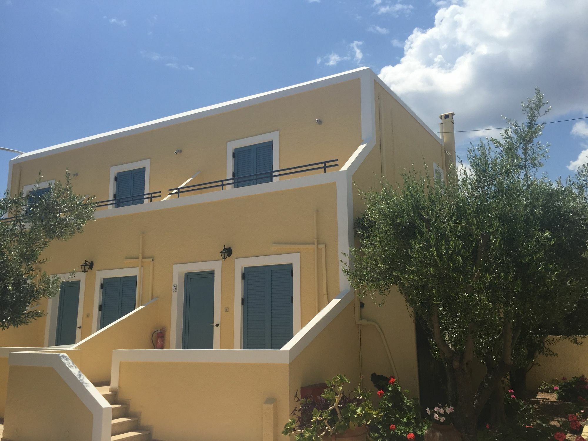 Esperides Maisonettes Agia Marina  Exterior photo