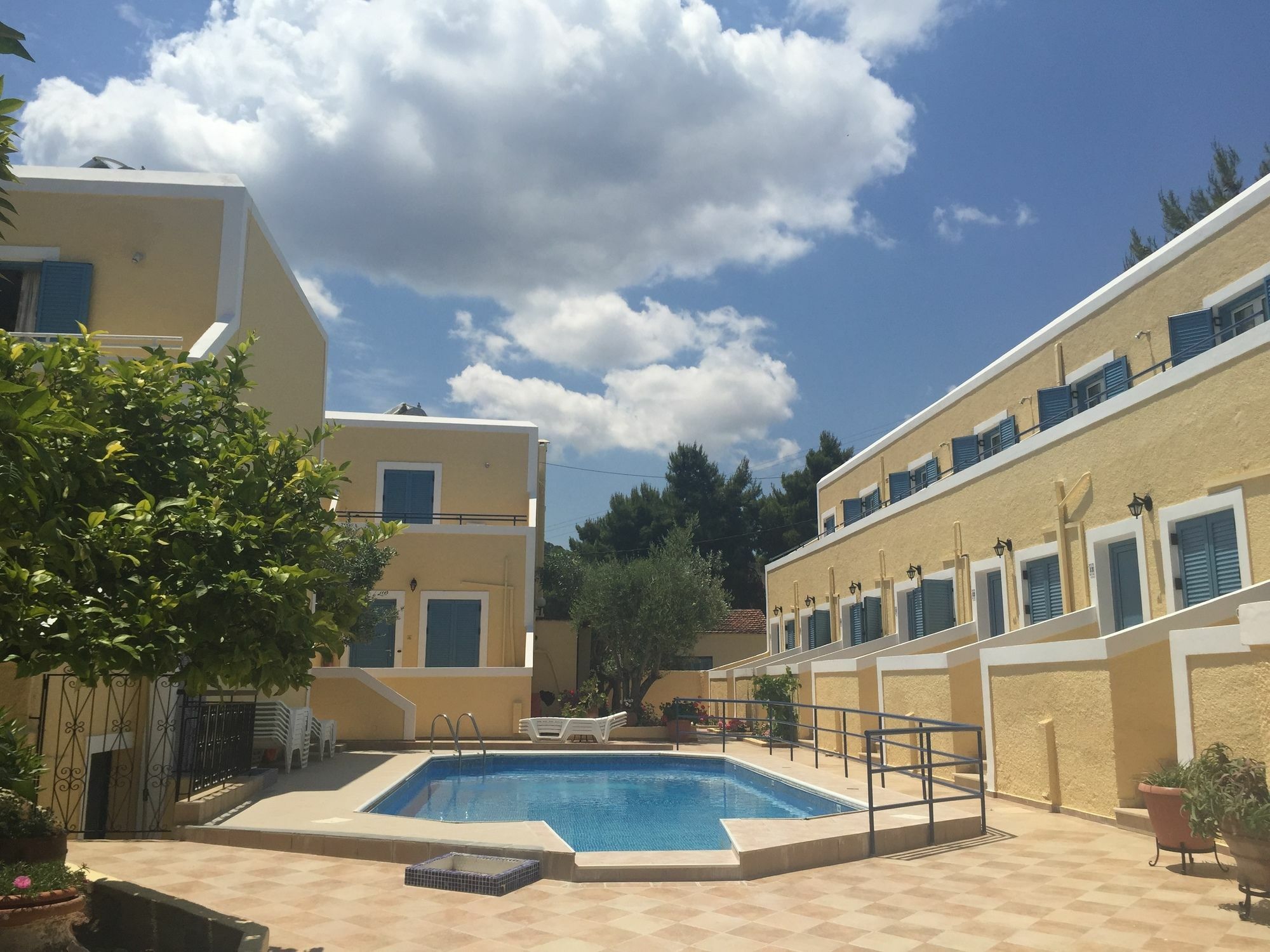 Esperides Maisonettes Agia Marina  Exterior photo