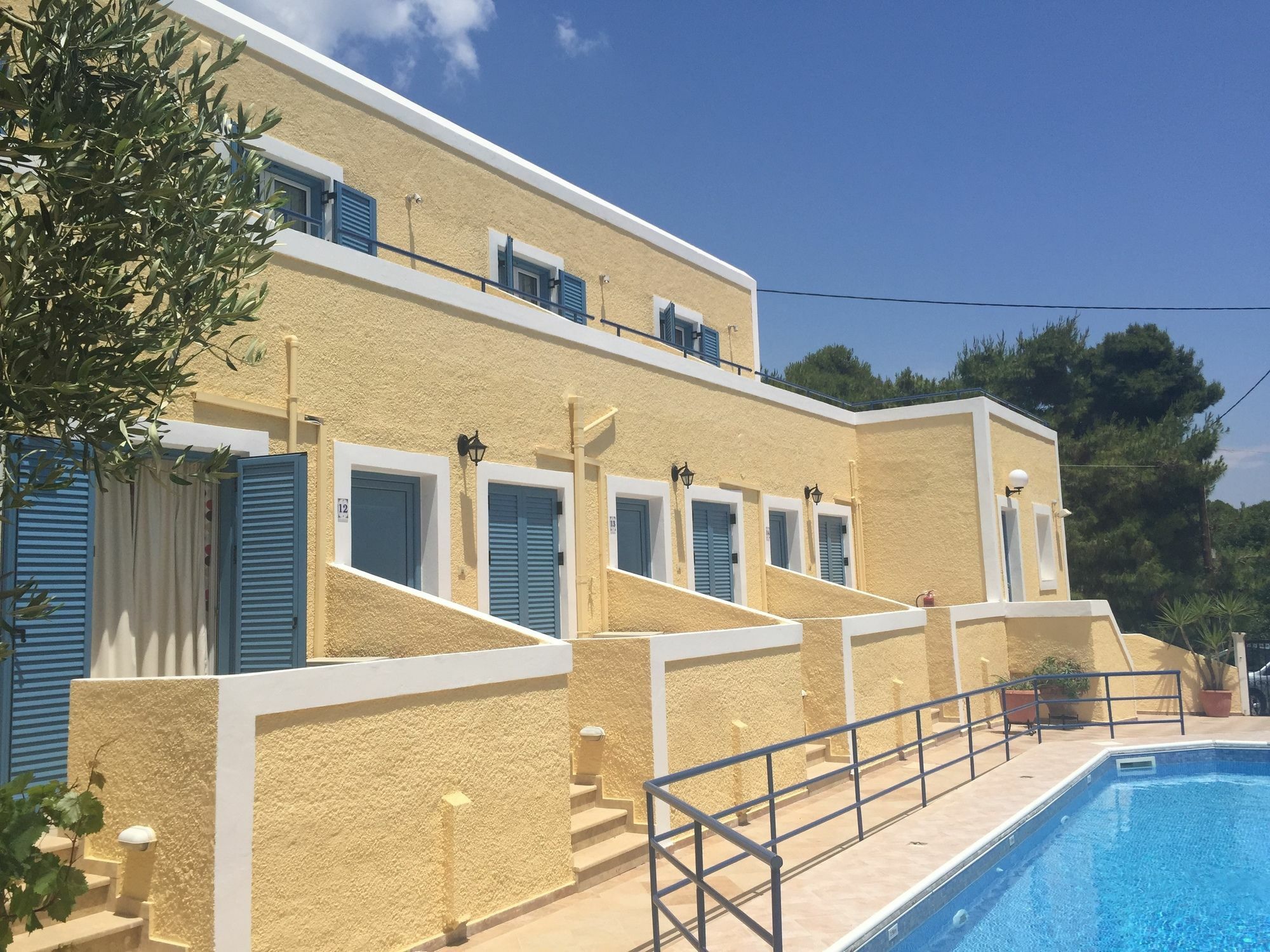 Esperides Maisonettes Agia Marina  Exterior photo