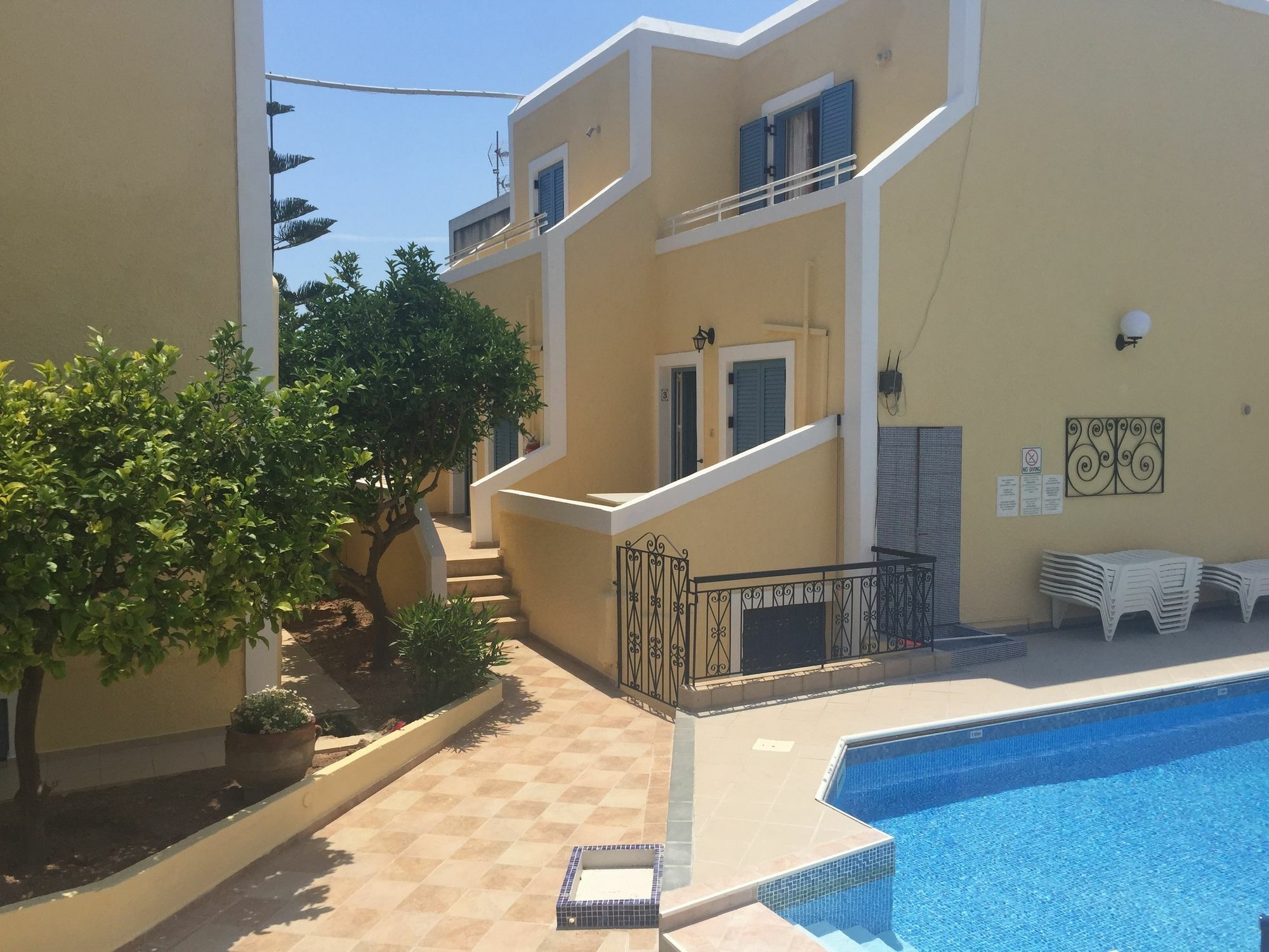 Esperides Maisonettes Agia Marina  Exterior photo