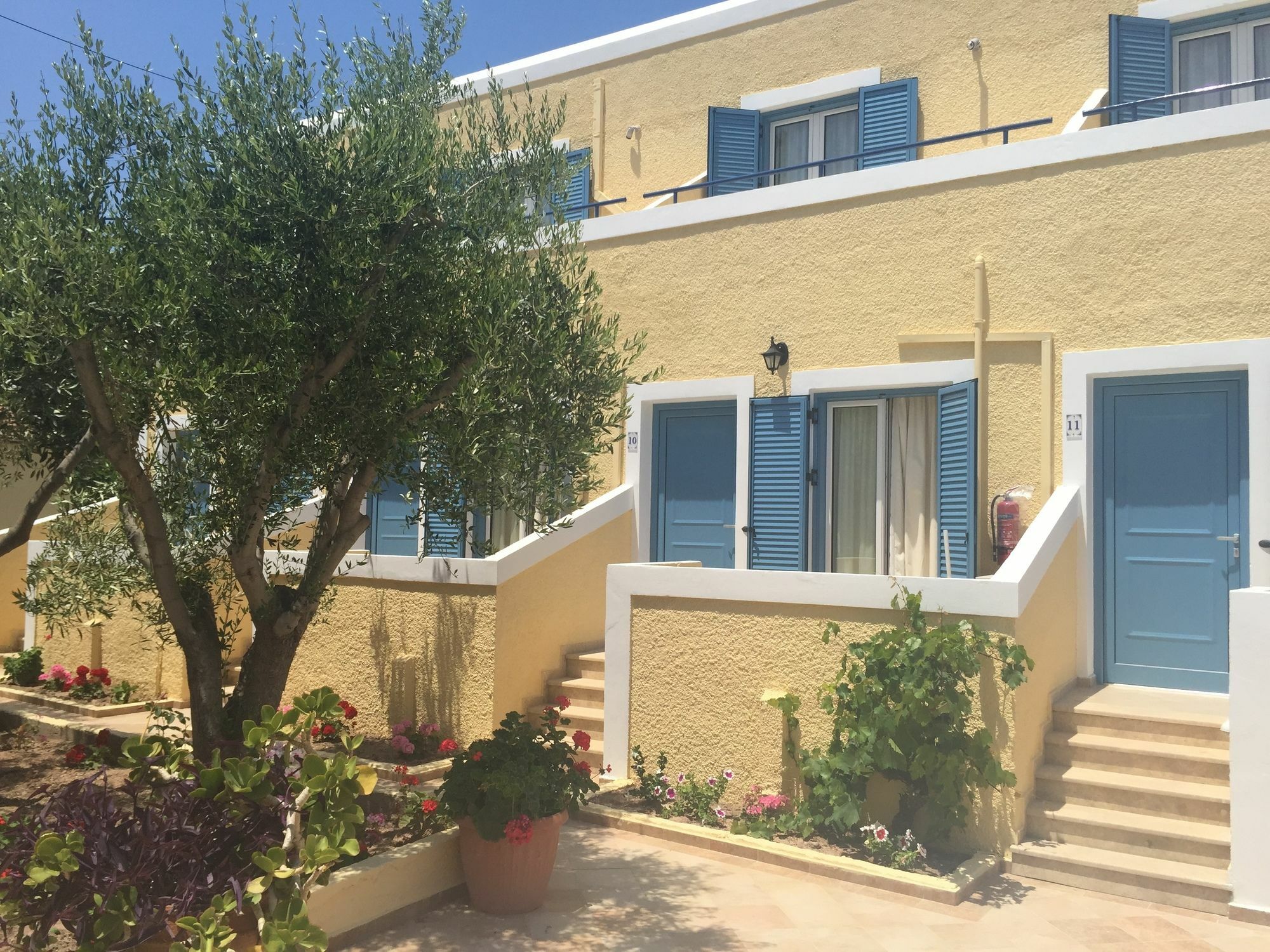 Esperides Maisonettes Agia Marina  Exterior photo